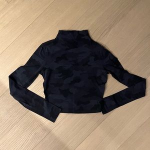 Lululemon mock neck cropped long sleeve size 4